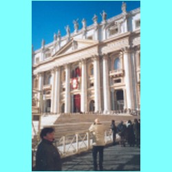 Waltraud_vor_Petersdom.html